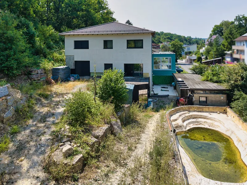 Achtfamilienhaus in Veitshöchheim, Hanglage aus der Luft